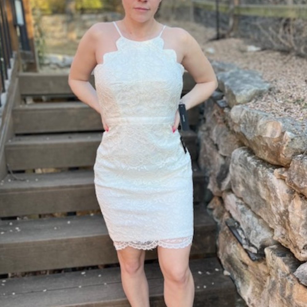 Lulus White Lace Bodycon Dress Size M Scallop Halter Sleeveless Bridal Cocktail